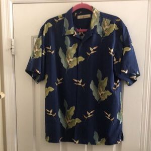 Authentic Tommy Bahama 100% silk Hawaiian shirt. Mens size small.